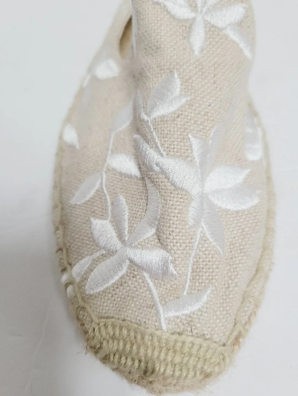 Soludos Sand Espadrilles with White Floral Embroidery Size 8 - Picture 7 of 12
